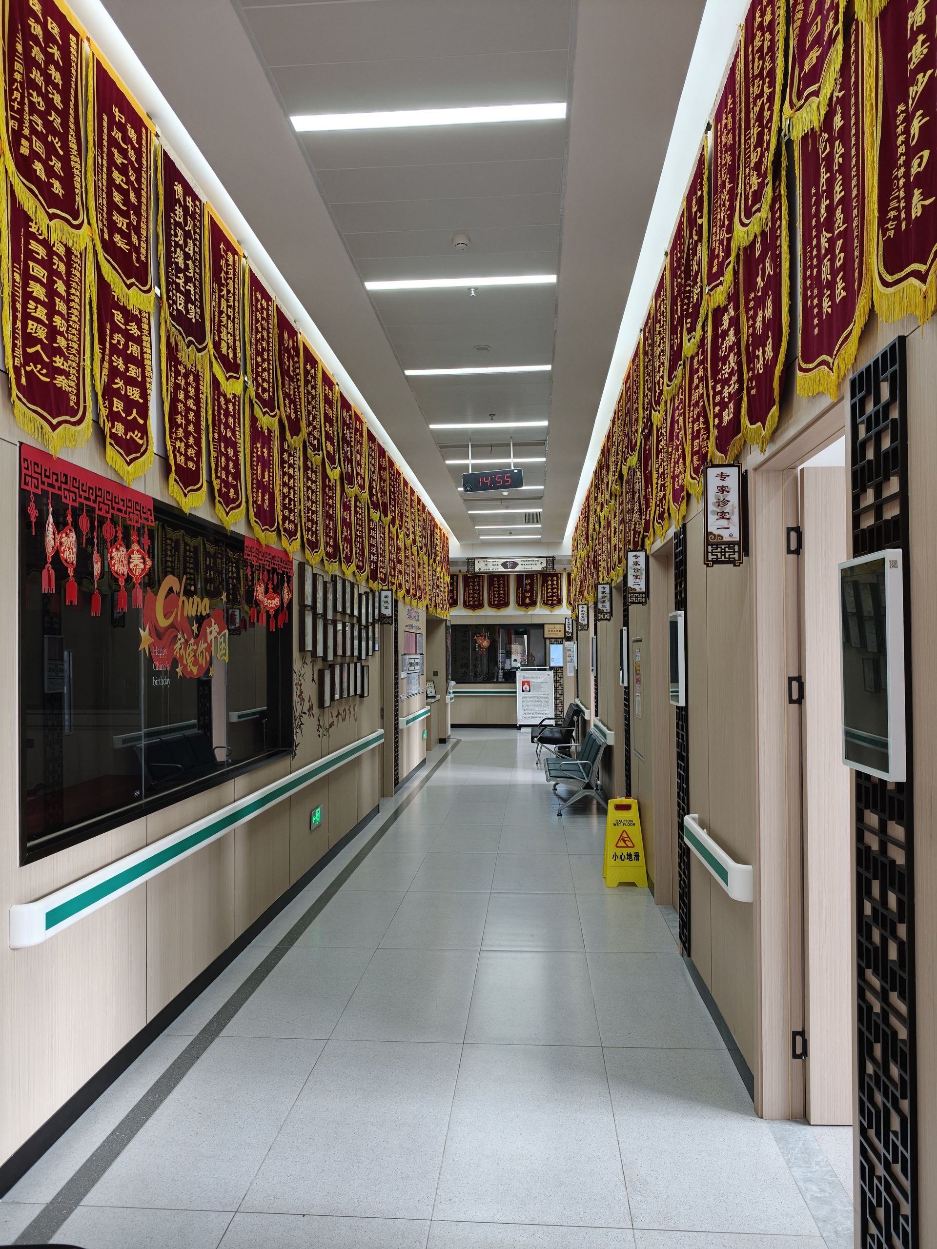 一楼门诊-锦旗墙